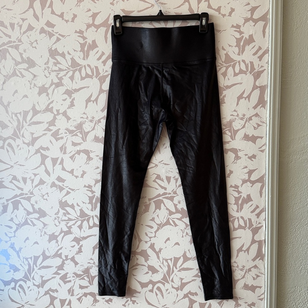 CARBON38 Black Legging in Takara Shine Size Medium Faux Leather - Picture 7 of 7